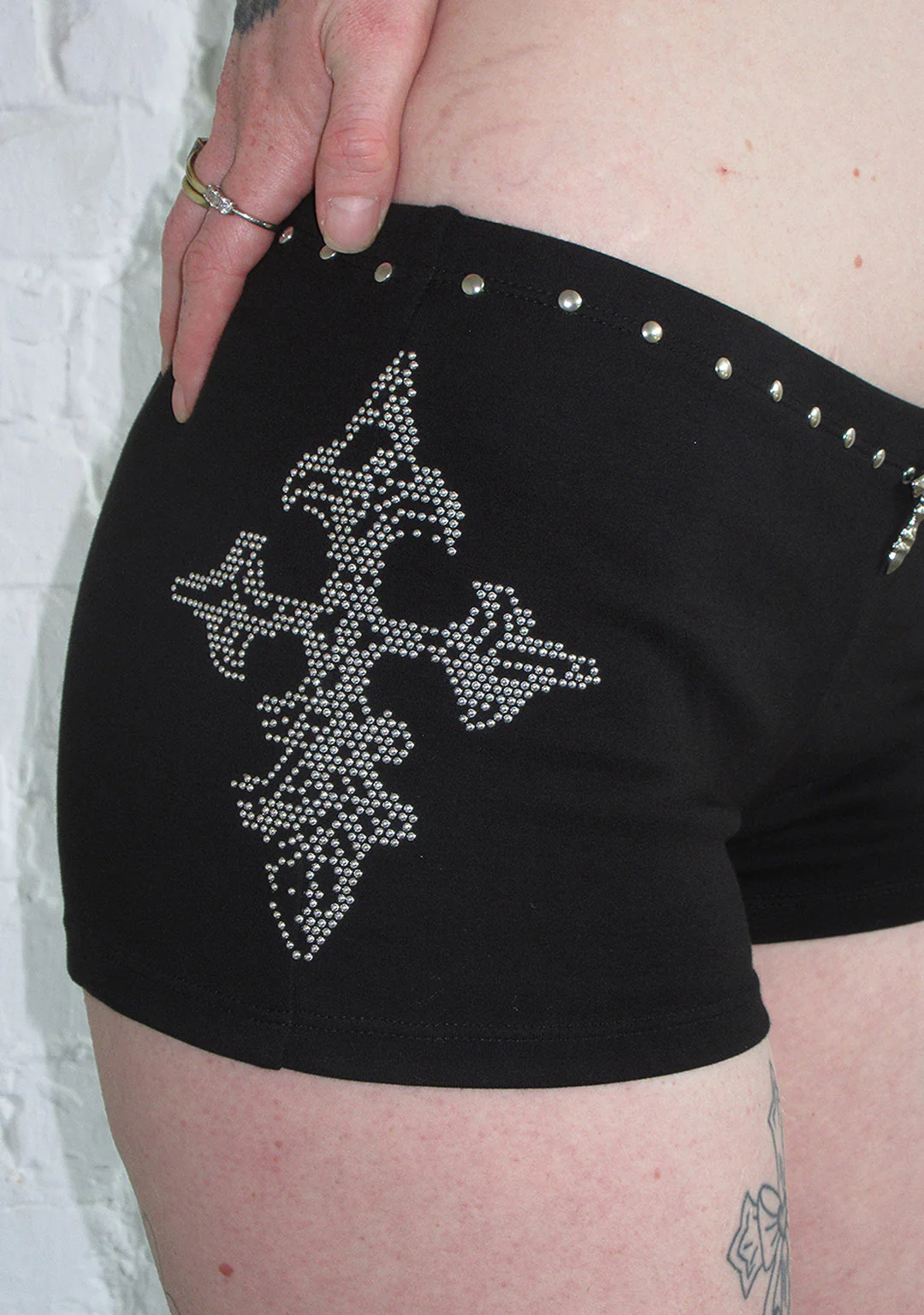 FERAL STUDDED MICRO HOTPANT SHORTS BLACK - Image 4