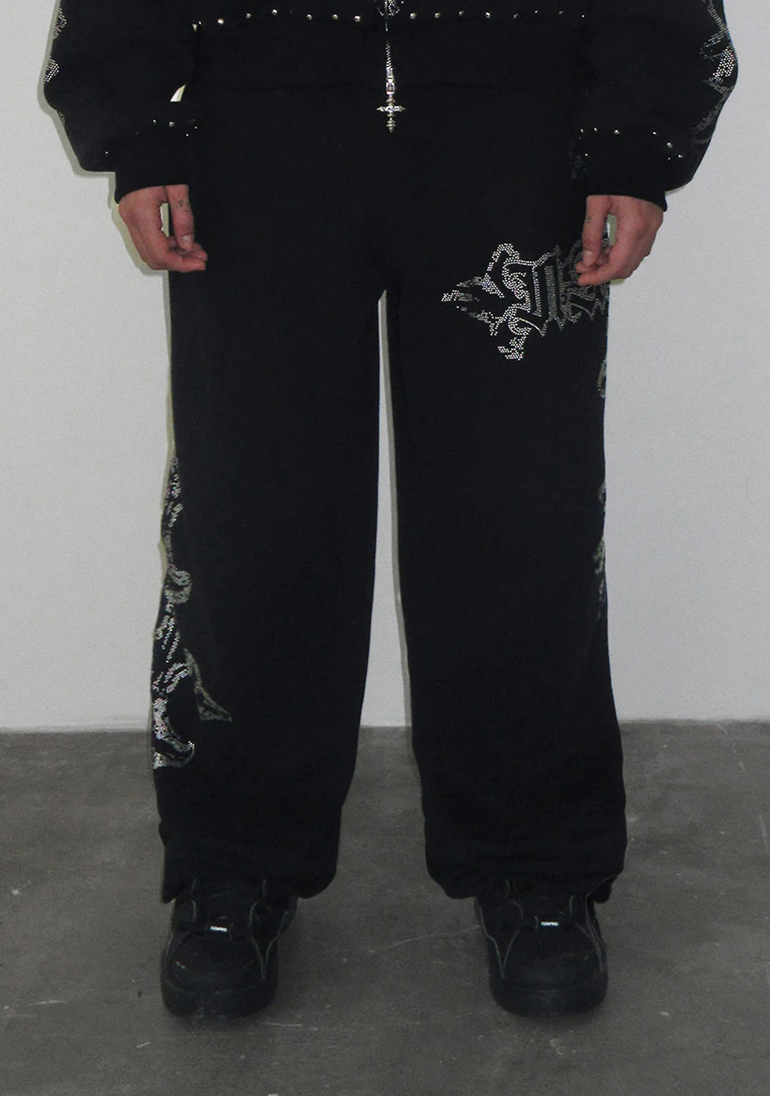 FERAL STUDDED OVERSIZED SWEATPANTS BLACK - Image 3