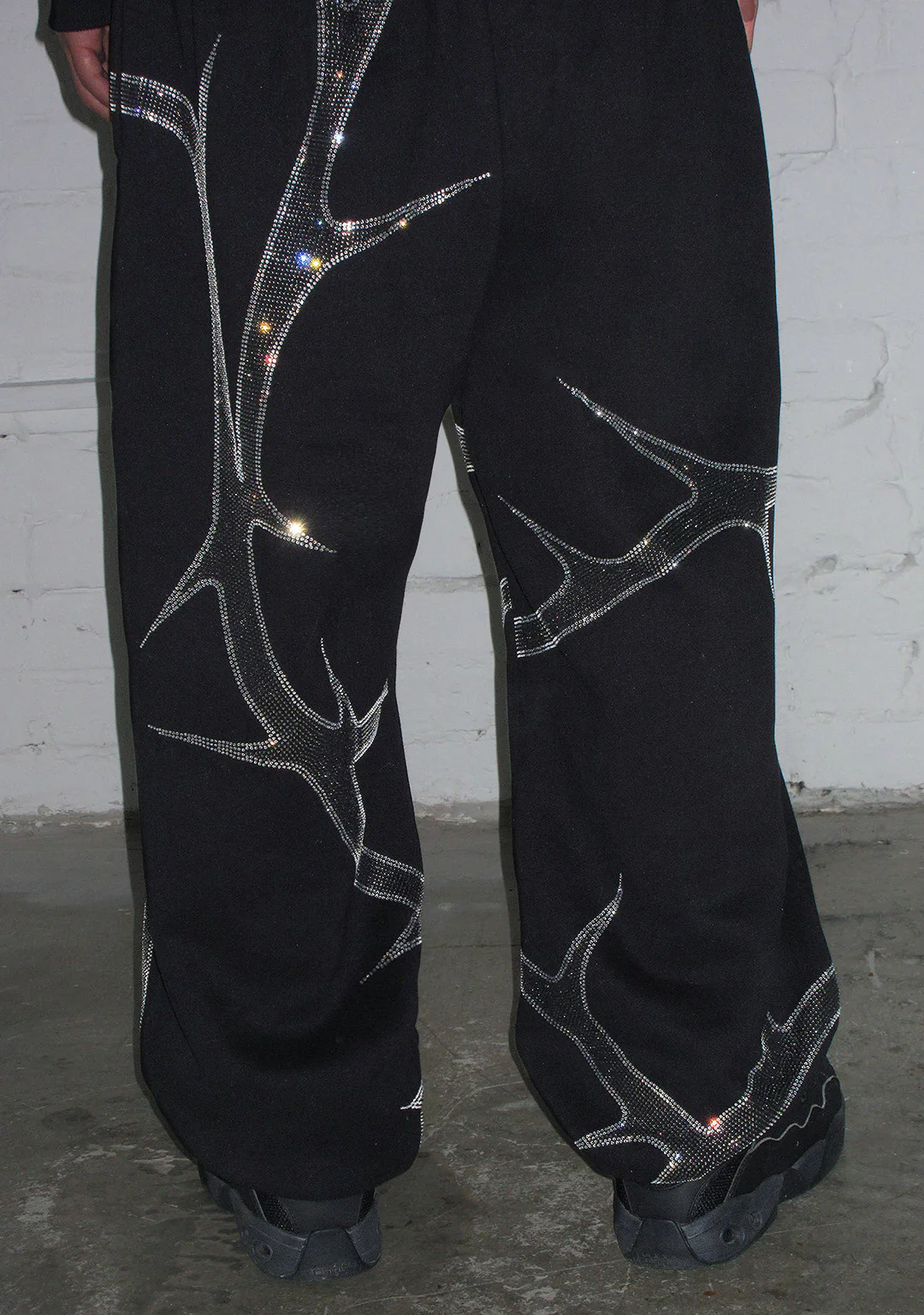 THORN RHINESTONE SWEATPANTS BLACK - Image 4
